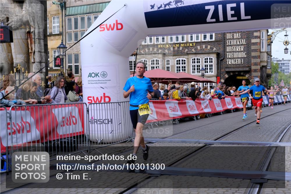 13.09.2026 - 21. swb-Marathon Bremen Tim E. http://msf.ph/oto/10301300 13.09.2026 10:43:22 Ziel 10336, 10988, 11042, 11143, 11265, 11442, 11632, 12053, 12469, 13523, 13580 meine-sportfotos.de