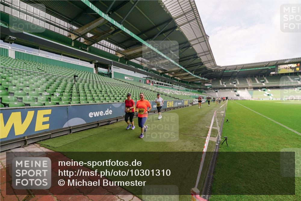 13.09.2026 - 21. swb-Marathon Bremen Michael Burmester http://msf.ph/oto/10301310 13.09.2026 10:44:25 Laufen im Stadion 10002, 10004, 10005, 10176, 10191, 10192, 10271, 10295, 10325, 10335, 10344, 10402, 10459, 10474, 10513, 10568, 10605, 10606, 10629, 10679, 10713, 10756, 10779, 10882, 10899, 10900, 10979, 10997, 10999, 11081, 11217, 11233, 11264, 11274, 11307, 11333, 11337, 11355, 11385, 11408, 11448, 11456, 11461, 11482, 11495, 11629, 11808, 11932, 11943, 12057, 12151, 12224, 12226, 12311, 12321, 12334 meine-sportfotos.de