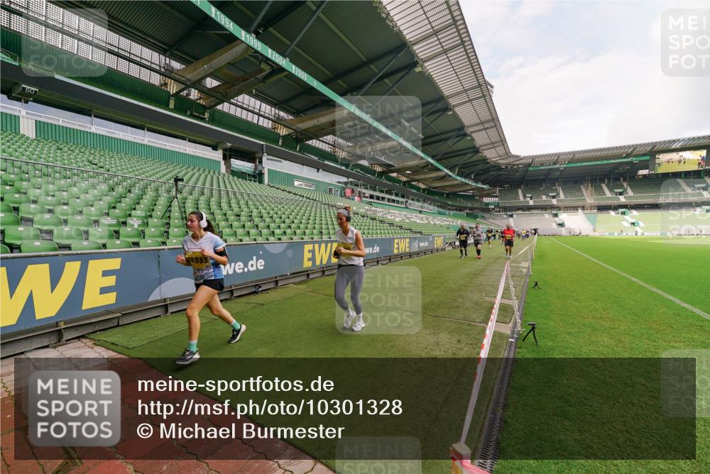 13.09.2026 - 21. swb-Marathon Bremen Michael Burmester http://msf.ph/oto/10301328 13.09.2026 10:44:35 Laufen im Stadion 10004, 10005, 10137, 10176, 10191, 10192, 10194, 10271, 10295, 10325, 10335, 10344, 10402, 10459, 10474, 10513, 10568, 10600, 10605, 10606, 10629, 10679, 10713, 10756, 10779, 10882, 10899, 10900, 10979, 10997, 10999, 11081, 11200, 11217, 11233, 11264, 11307, 11333, 11337, 11355, 11385, 11408, 11448, 11456, 11461, 11482, 11495, 11629, 11808, 11932, 11943, 12057, 12089, 12151, 12224, 12226, 12311, 12321, 12334, 12539 meine-sportfotos.de