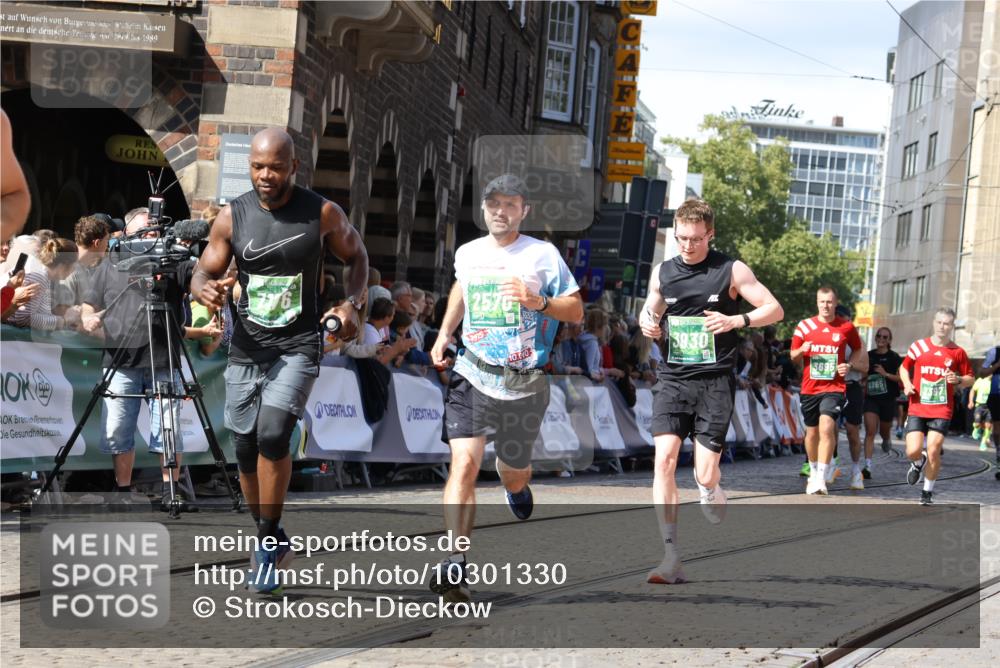13.09.2026 - 21. swb-Marathon Bremen Strokosch-Dieckow http://msf.ph/oto/10301330 13.09.2026 13:21:36 Ziel 226, 2979, 3202, 3450, 3534, 4234, 4362, 4445, 4484, 4519, 4734, 6357, 6862, 8323, 8408, 8791, 9267, 9268, 9514, 9900, 572, 1254, 2088, 2397, 3290, 3695, 3930, 3934, 4735, 6865, 6976, 7098, 7176, 8947, 9059, 9421, 10120 meine-sportfotos.de