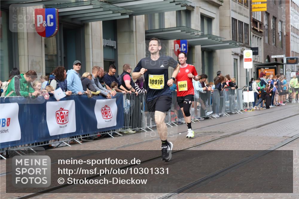 13.09.2026 - 21. swb-Marathon Bremen Strokosch-Dieckow http://msf.ph/oto/10301331 13.09.2026 10:49:28 Ziel 10508, 10593, 10709, 10966, 11005, 11007, 11035, 11183, 11717, 12380, 10294, 10514, 10655, 10739, 10835, 10846, 10910, 11092, 11191, 11316, 11567, 11621, 11635, 11896, 11984, 12132, 12149, 12376, 12450, 12529, 13577 meine-sportfotos.de