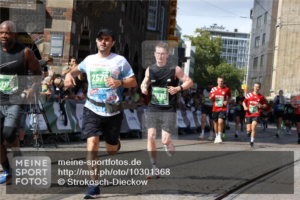 13.09.2026 - 21. swb-Marathon Bremen Strokosch-Dieckow http://msf.ph/oto/10301368 13.09.2026 13:21:36 Ziel 226, 2979, 3202, 3450, 3534, 4234, 4362, 4445, 4484, 4519, 4734, 6357, 6862, 8323, 8408, 8791, 9267, 9268, 9514, 9900, 572, 1254, 2088, 2397, 3290, 3695, 3930, 3934, 4735, 6865, 6976, 7098, 7176, 8947, 9059, 9421, 10120 meine-sportfotos.de