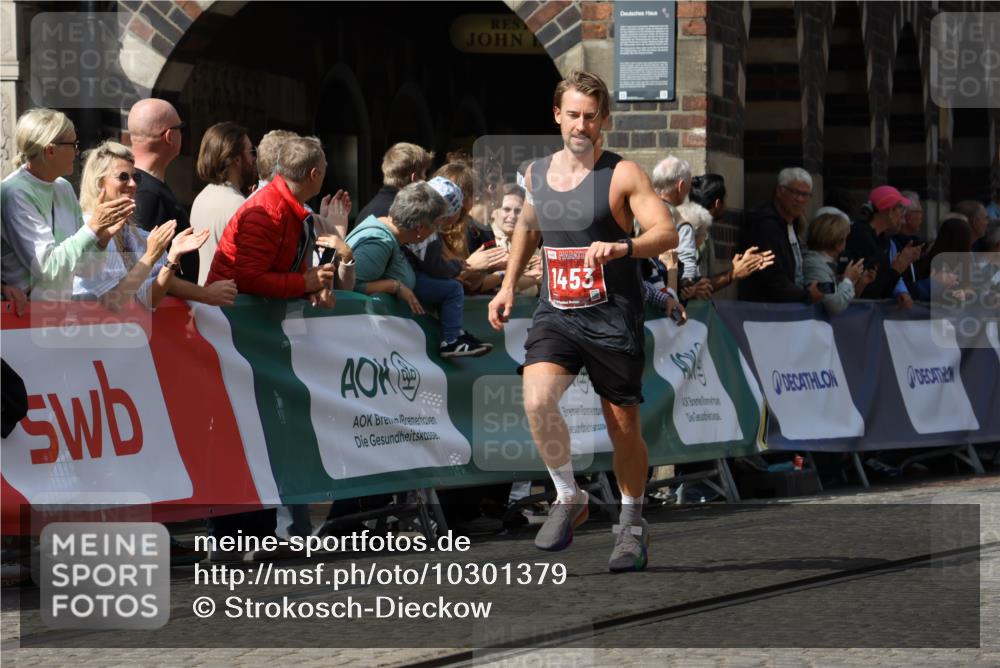 13.09.2026 - 21. swb-Marathon Bremen Strokosch-Dieckow http://msf.ph/oto/10301379 13.09.2026 12:51:33 Ziel 858, 1453, 13033, 482, 1126 meine-sportfotos.de