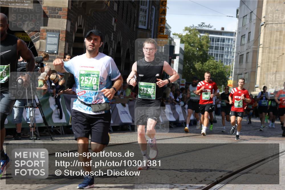 13.09.2026 - 21. swb-Marathon Bremen Strokosch-Dieckow http://msf.ph/oto/10301381 13.09.2026 13:21:36 Ziel 226, 2979, 3202, 3450, 3534, 4234, 4362, 4445, 4484, 4519, 4734, 6357, 6862, 8323, 8408, 8791, 9267, 9268, 9514, 9900, 572, 1254, 2088, 2397, 3290, 3695, 3930, 3934, 4735, 6865, 6976, 7098, 7176, 8947, 9059, 9421, 10120 meine-sportfotos.de