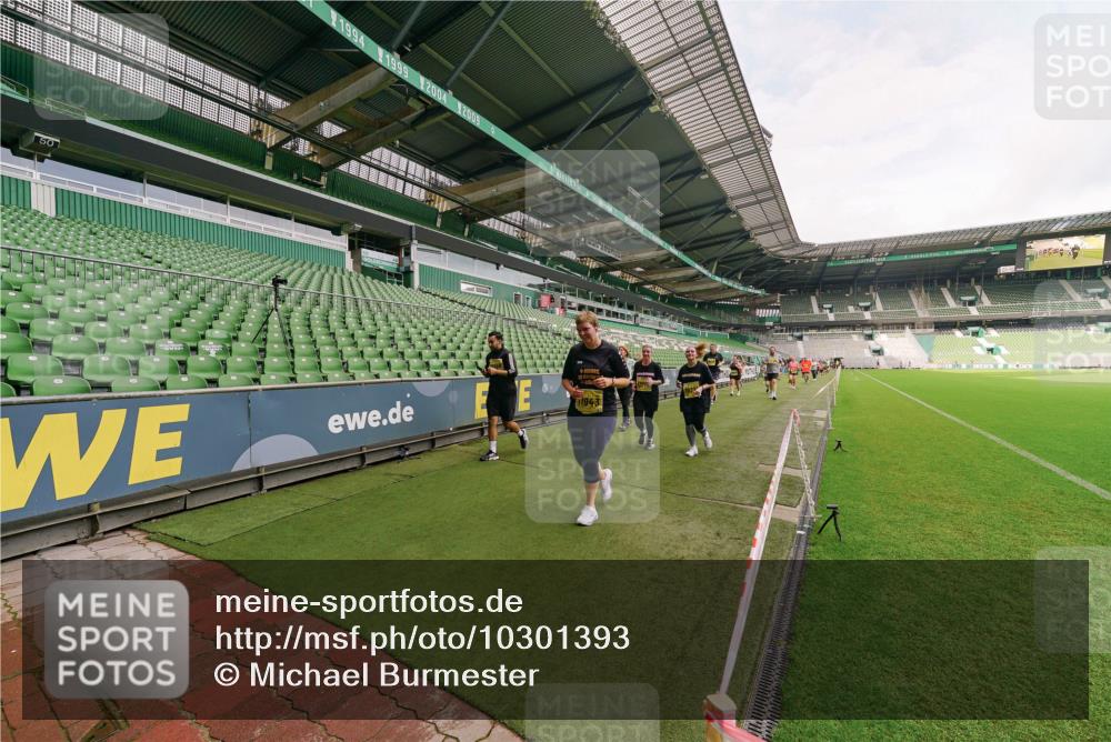 13.09.2026 - 21. swb-Marathon Bremen Michael Burmester http://msf.ph/oto/10301393 13.09.2026 10:45:09 Laufen im Stadion 10137, 10176, 10191, 10192, 10194, 10202, 10242, 10295, 10325, 10335, 10344, 10430, 10459, 10472, 10513, 10524, 10568, 10600, 10629, 10651, 10679, 10713, 10756, 10779, 10882, 10979, 10997, 10999, 11081, 11200, 11233, 11307, 11309, 11355, 11367, 11385, 11408, 11495, 11629, 11709, 11808, 11821, 11932, 11943, 12057, 12089, 12151, 12153, 12177, 12178, 12224, 12226, 12311, 12321, 12334, 12539, 10148, 10330 meine-sportfotos.de