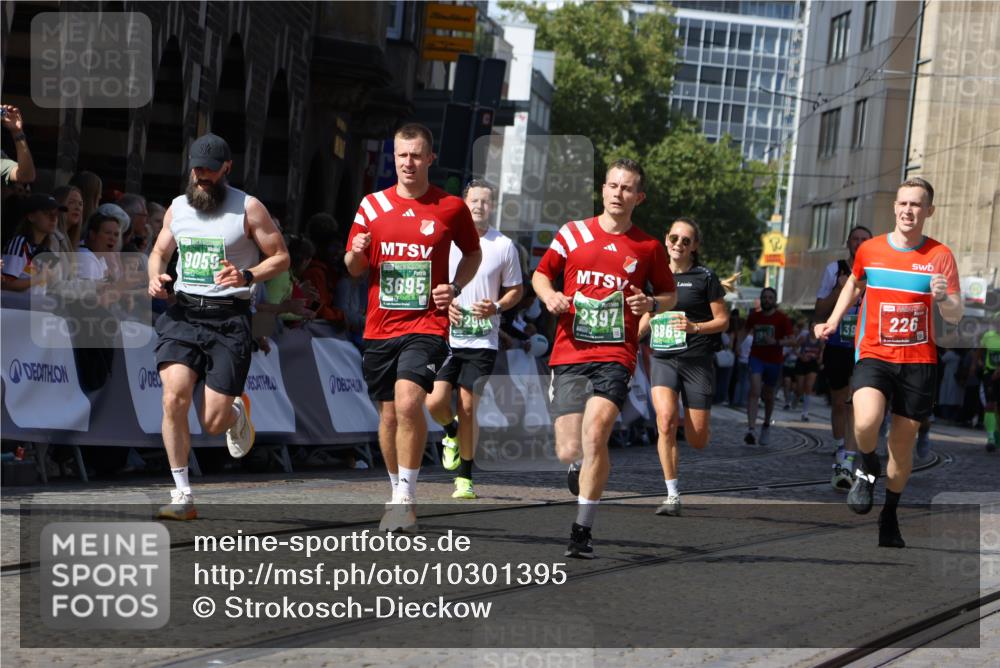 13.09.2026 - 21. swb-Marathon Bremen Strokosch-Dieckow http://msf.ph/oto/10301395 13.09.2026 13:21:38 Ziel 226, 2979, 3120, 3202, 3534, 4165, 4234, 4445, 4484, 4519, 4734, 6357, 6862, 8323, 8408, 8791, 8923, 9267, 9268, 9514, 9722, 9900, 572, 1254, 2397, 3290, 3338, 3695, 3774, 3934, 4581, 4735, 6865, 6976, 7098, 8947, 9059, 9421, 10120 meine-sportfotos.de