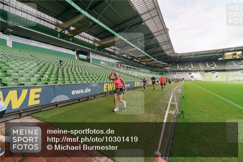 13.09.2026 - 21. swb-Marathon Bremen Michael Burmester http://msf.ph/oto/10301419 13.09.2026 10:45:18 Laufen im Stadion 10137, 10176, 10191, 10192, 10194, 10202, 10242, 10295, 10344, 10430, 10472, 10524, 10568, 10600, 10629, 10651, 10679, 10713, 10756, 10779, 10882, 10979, 10997, 10999, 11081, 11181, 11200, 11233, 11244, 11307, 11309, 11355, 11367, 11385, 11408, 11495, 11574, 11629, 11709, 11808, 11821, 11932, 11943, 12057, 12089, 12151, 12153, 12177, 12178, 12224, 12226, 12285, 12311, 12321, 12334, 12374, 12539, 10148, 10303, 10330 meine-sportfotos.de