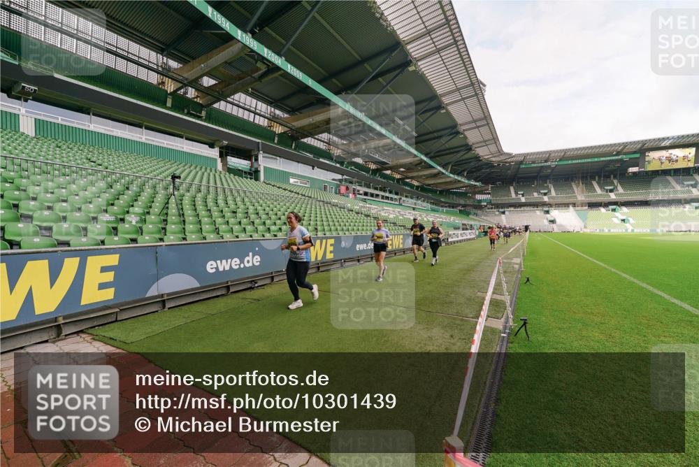 13.09.2026 - 21. swb-Marathon Bremen Michael Burmester http://msf.ph/oto/10301439 13.09.2026 10:45:25 Laufen im Stadion 10137, 10176, 10191, 10192, 10194, 10202, 10242, 10295, 10344, 10430, 10472, 10524, 10568, 10600, 10629, 10651, 10679, 10713, 10779, 10979, 10999, 11050, 11081, 11181, 11200, 11233, 11244, 11307, 11309, 11355, 11367, 11385, 11408, 11495, 11574, 11629, 11709, 11760, 11808, 11821, 11932, 11943, 12057, 12089, 12151, 12153, 12177, 12178, 12224, 12226, 12285, 12311, 12321, 12334, 12374, 12462, 12539, 10148, 10303, 10330 meine-sportfotos.de