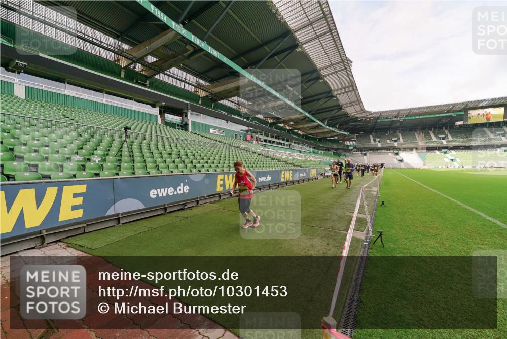 13.09.2026 - 21. swb-Marathon Bremen Michael Burmester http://msf.ph/oto/10301453 13.09.2026 10:45:33 Laufen im Stadion 10137, 10176, 10191, 10192, 10194, 10202, 10242, 10295, 10344, 10430, 10472, 10524, 10568, 10600, 10629, 10651, 10679, 10713, 10979, 10999, 11050, 11081, 11181, 11200, 11233, 11244, 11307, 11309, 11367, 11385, 11408, 11495, 11574, 11629, 11709, 11760, 11808, 11821, 11932, 11943, 12057, 12089, 12151, 12153, 12177, 12178, 12211, 12224, 12226, 12285, 12311, 12321, 12334, 12374, 12462, 12539, 10148, 10303, 10330, 10361, 10362 meine-sportfotos.de