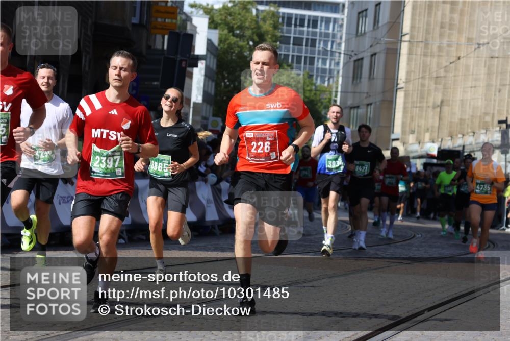 13.09.2026 - 21. swb-Marathon Bremen Strokosch-Dieckow http://msf.ph/oto/10301485 13.09.2026 13:21:40 Ziel 226, 2904, 2979, 3120, 3202, 3534, 4165, 4234, 4445, 4484, 4519, 6357, 6862, 8184, 8323, 8408, 8730, 8791, 8923, 9267, 9268, 9514, 9722, 9900, 572, 1209, 2397, 3290, 3338, 3695, 3774, 3934, 4581, 4735, 6865, 6976, 7098, 8438, 8947, 9421, 10120 meine-sportfotos.de