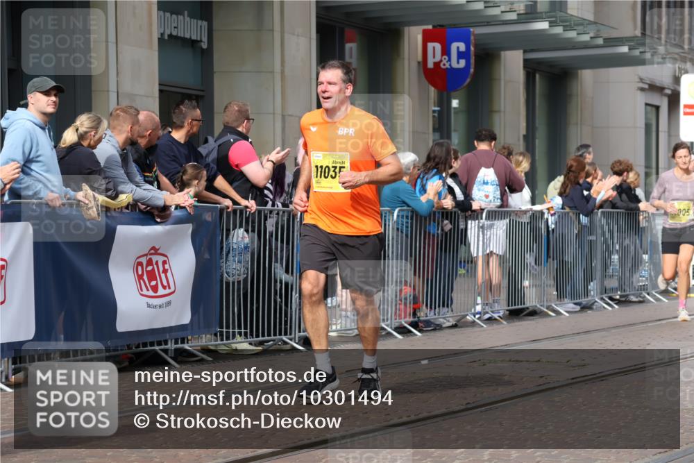 13.09.2026 - 21. swb-Marathon Bremen Strokosch-Dieckow http://msf.ph/oto/10301494 13.09.2026 10:49:46 Ziel 10452, 10508, 10593, 10876, 10966, 11005, 11035, 11111, 11128, 11183, 11415, 12240, 12380, 12510, 10709, 10739, 10835, 10846, 10910, 11007, 11092, 11183, 11191, 11635, 11717 meine-sportfotos.de