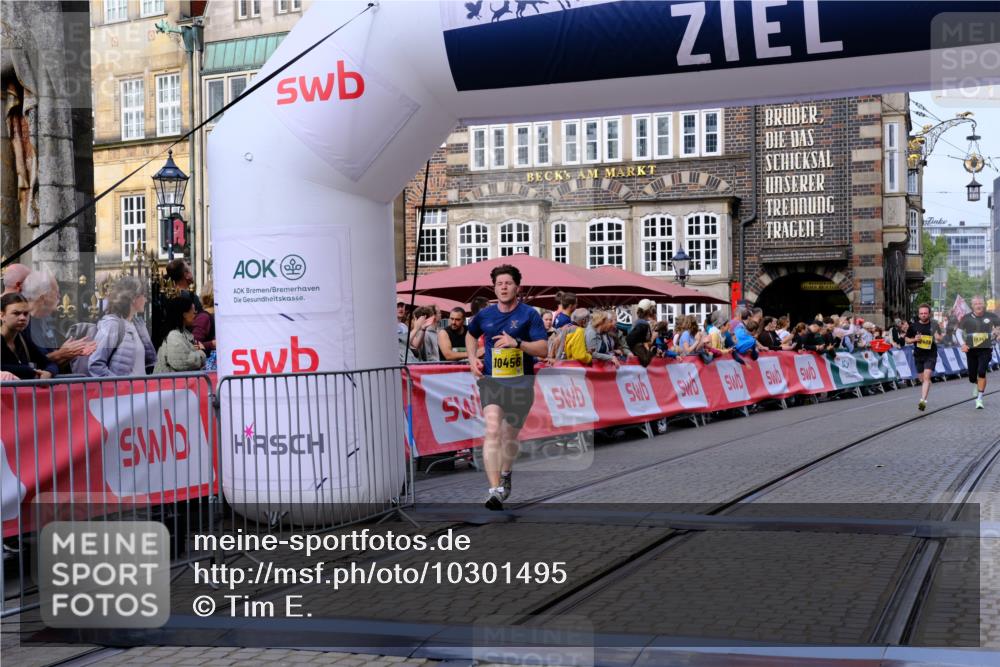13.09.2026 - 21. swb-Marathon Bremen Tim E. http://msf.ph/oto/10301495 13.09.2026 10:43:36 Ziel 10346, 10456, 10618, 11042, 11143, 11632, 12406, 12469, 13523 meine-sportfotos.de