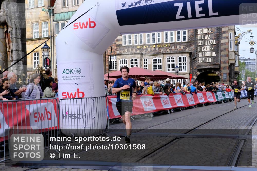 13.09.2026 - 21. swb-Marathon Bremen Tim E. http://msf.ph/oto/10301508 13.09.2026 10:43:36 Ziel 10346, 10456, 10618, 11042, 11143, 11632, 12406, 12469, 13523 meine-sportfotos.de