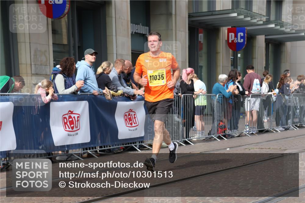 13.09.2026 - 21. swb-Marathon Bremen Strokosch-Dieckow http://msf.ph/oto/10301513 13.09.2026 10:49:46 Ziel 10452, 10508, 10593, 10876, 10966, 11005, 11035, 11111, 11128, 11183, 11415, 12240, 12380, 12510, 10709, 10739, 10835, 10846, 10910, 11007, 11092, 11183, 11191, 11635, 11717 meine-sportfotos.de