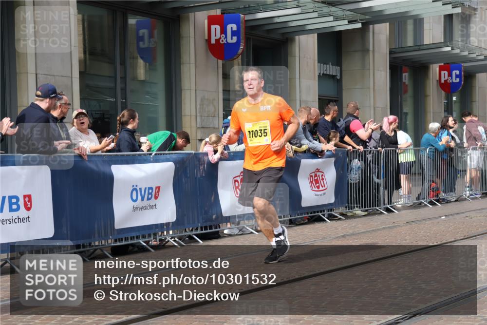 13.09.2026 - 21. swb-Marathon Bremen Strokosch-Dieckow http://msf.ph/oto/10301532 13.09.2026 10:49:47 Ziel 10452, 10508, 10593, 10876, 10966, 11005, 11035, 11111, 11128, 11178, 11415, 12240, 12269, 12380, 12510, 10508, 10709, 10739, 10835, 10910, 11007, 11092, 11183, 11191, 11635, 11717 meine-sportfotos.de