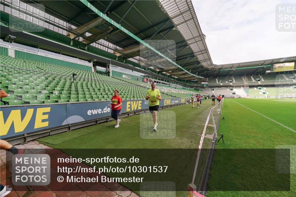 13.09.2026 - 21. swb-Marathon Bremen Michael Burmester http://msf.ph/oto/10301537 13.09.2026 10:46:01 Laufen im Stadion 10137, 10161, 10194, 10202, 10242, 10344, 10430, 10472, 10524, 10535, 10568, 10600, 10651, 10679, 10713, 10895, 10970, 10979, 11050, 11081, 11181, 11200, 11244, 11296, 11309, 11367, 11457, 11495, 11529, 11530, 11546, 11574, 11675, 11709, 11760, 11808, 11821, 11932, 12057, 12089, 12151, 12153, 12177, 12178, 12211, 12224, 12226, 12285, 12316, 12317, 12321, 12374, 12422, 12462, 12539, 10002, 10004, 10005, 10148, 10303, 10330, 10361, 10362 meine-sportfotos.de