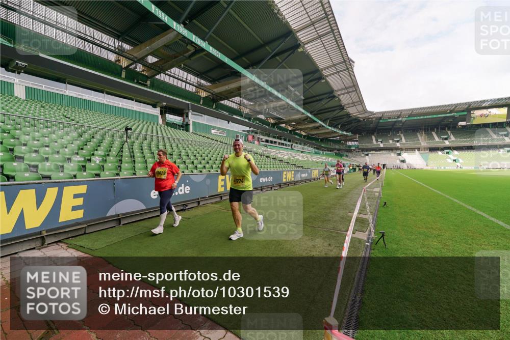 13.09.2026 - 21. swb-Marathon Bremen Michael Burmester http://msf.ph/oto/10301539 13.09.2026 10:46:01 Laufen im Stadion 10137, 10161, 10194, 10202, 10242, 10344, 10430, 10472, 10524, 10535, 10568, 10600, 10651, 10679, 10713, 10895, 10970, 10979, 11050, 11081, 11181, 11200, 11244, 11296, 11309, 11367, 11457, 11495, 11529, 11530, 11546, 11574, 11675, 11709, 11760, 11808, 11821, 11932, 12057, 12089, 12151, 12153, 12177, 12178, 12211, 12224, 12226, 12285, 12316, 12317, 12321, 12374, 12422, 12462, 12539, 10002, 10004, 10005, 10148, 10303, 10330, 10361, 10362 meine-sportfotos.de