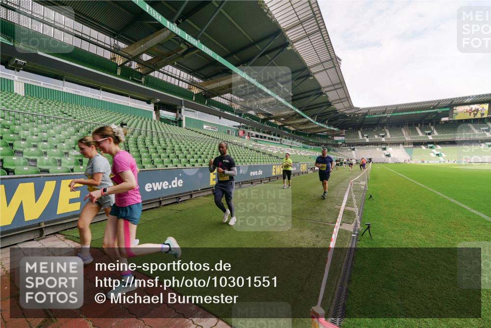 13.09.2026 - 21. swb-Marathon Bremen Michael Burmester http://msf.ph/oto/10301551 13.09.2026 10:46:07 Laufen im Stadion 10137, 10161, 10194, 10202, 10242, 10344, 10430, 10472, 10524, 10535, 10568, 10600, 10651, 10679, 10713, 10895, 10970, 10979, 11050, 11081, 11181, 11200, 11244, 11296, 11309, 11367, 11457, 11495, 11529, 11530, 11546, 11573, 11574, 11579, 11675, 11709, 11760, 11808, 11821, 11932, 12057, 12089, 12151, 12153, 12177, 12178, 12211, 12224, 12226, 12285, 12316, 12317, 12321, 12374, 12422, 12462, 12539, 10002, 10004, 10005, 10148, 10271, 10303, 10330, 10361, 10362 meine-sportfotos.de