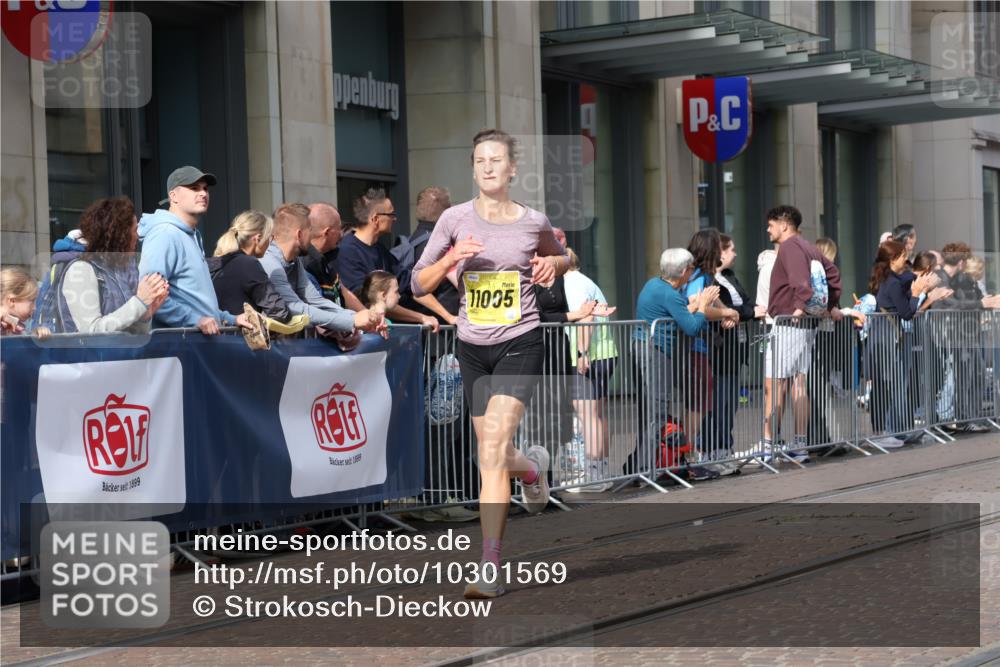 13.09.2026 - 21. swb-Marathon Bremen Strokosch-Dieckow http://msf.ph/oto/10301569 13.09.2026 10:49:49 Ziel 10452, 10593, 10876, 10966, 11005, 11035, 11111, 11128, 11178, 11415, 11497, 11499, 12240, 12269, 12380, 12510, 10508, 10709, 10835, 10910, 10966, 11007, 11035, 11092, 11183, 11635, 11717 meine-sportfotos.de