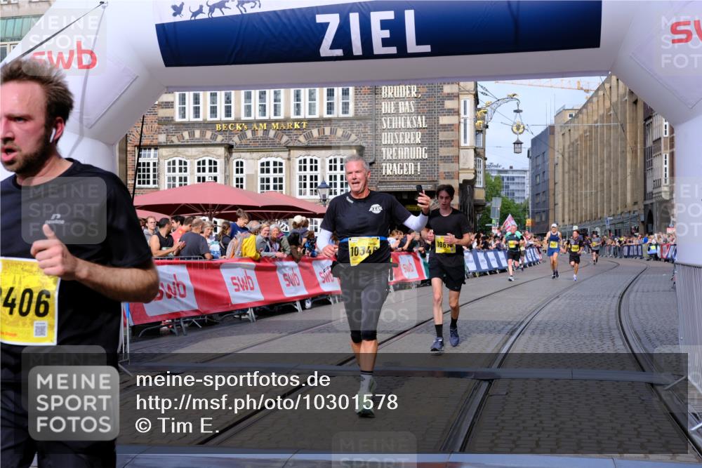13.09.2026 - 21. swb-Marathon Bremen Tim E. http://msf.ph/oto/10301578 13.09.2026 10:43:41 Ziel 10328, 10346, 10456, 10618, 11468, 11607, 11826, 12406, 12469 meine-sportfotos.de