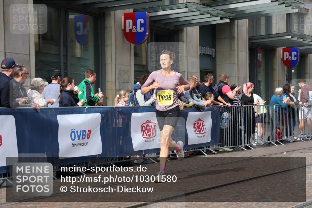 13.09.2026 - 21. swb-Marathon Bremen Strokosch-Dieckow http://msf.ph/oto/10301580 13.09.2026 10:49:50 Ziel 10170, 10452, 10593, 10876, 11005, 11111, 11128, 11178, 11415, 11497, 11499, 12240, 12269, 12380, 12510, 10508, 10709, 10835, 10910, 10966, 11005, 11007, 11035, 11092, 11183, 11717, 12380 meine-sportfotos.de