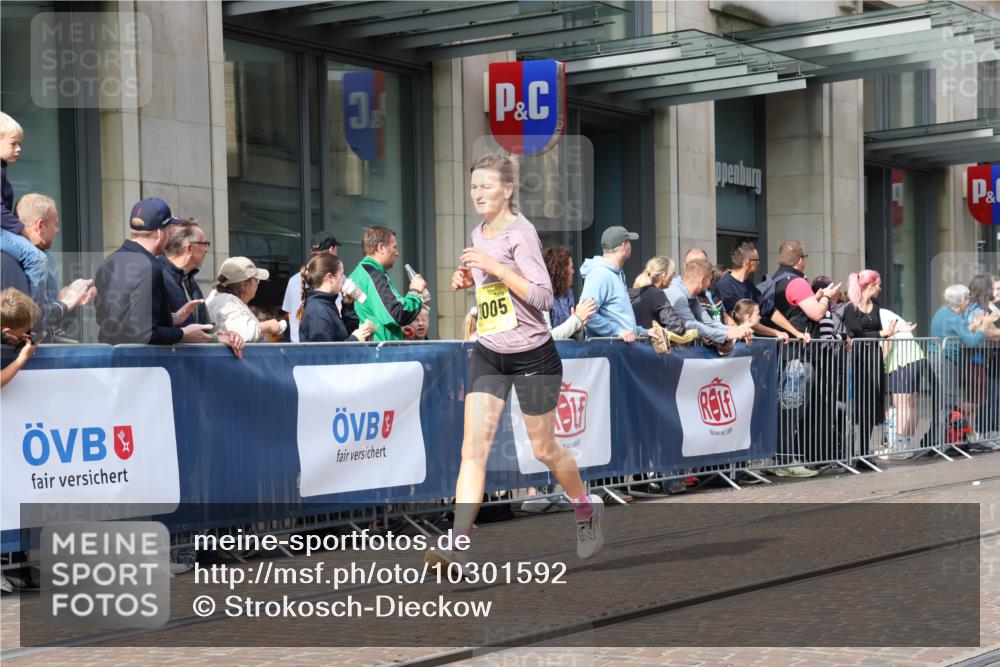 13.09.2026 - 21. swb-Marathon Bremen Strokosch-Dieckow http://msf.ph/oto/10301592 13.09.2026 10:49:50 Ziel 10170, 10452, 10593, 10876, 11005, 11111, 11128, 11178, 11415, 11497, 11499, 12240, 12269, 12380, 12510, 10508, 10709, 10835, 10910, 10966, 11005, 11007, 11035, 11092, 11183, 11717, 12380 meine-sportfotos.de