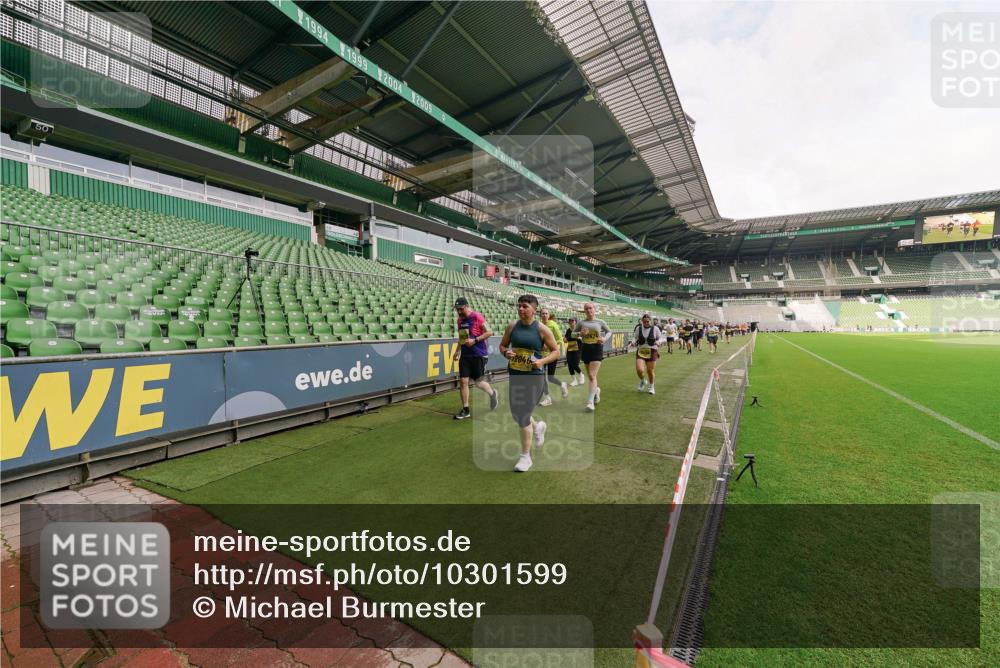 13.09.2026 - 21. swb-Marathon Bremen Michael Burmester http://msf.ph/oto/10301599 13.09.2026 10:46:40 Laufen im Stadion 10137, 10161, 10202, 10242, 10349, 10430, 10472, 10524, 10535, 10600, 10651, 10895, 10933, 10970, 11050, 11181, 11200, 11244, 11296, 11309, 11367, 11457, 11529, 11530, 11546, 11573, 11574, 11579, 11639, 11675, 11709, 11760, 11821, 12089, 12153, 12157, 12177, 12178, 12211, 12285, 12316, 12317, 12374, 12422, 12462, 12539, 10002, 10004, 10005, 10148, 10271, 10303, 10325, 10330, 10335, 10361, 10362, 10459, 10513, 10605, 10756, 10779, 10882, 10997 meine-sportfotos.de