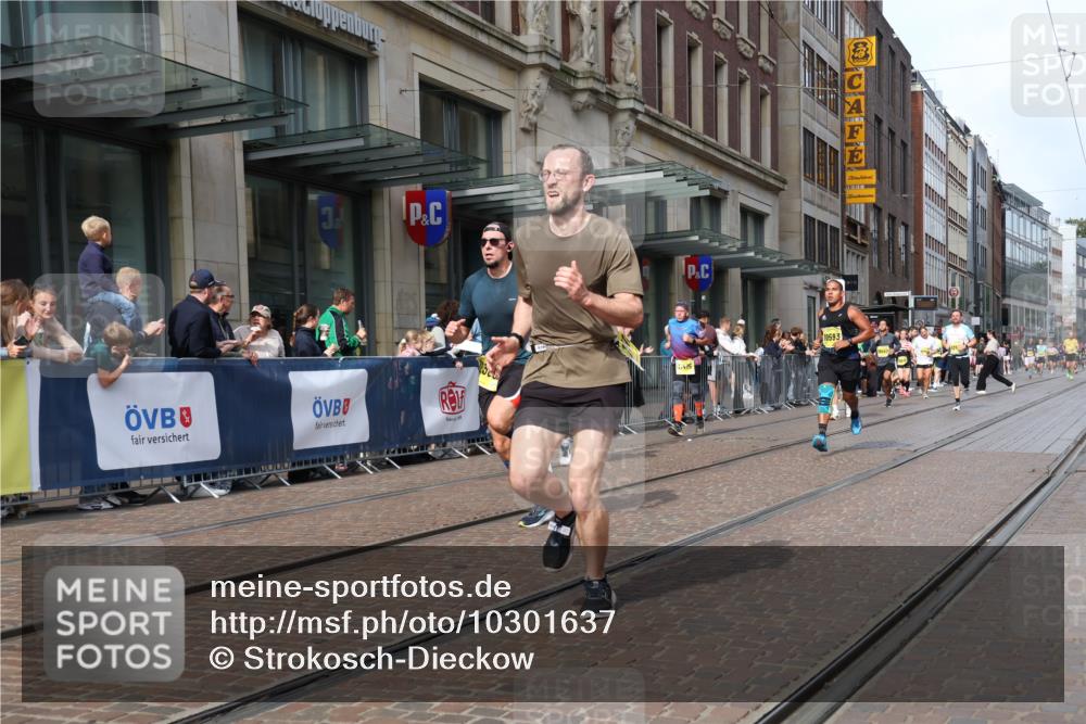 13.09.2026 - 21. swb-Marathon Bremen Strokosch-Dieckow http://msf.ph/oto/10301637 13.09.2026 10:49:53 Ziel 10170, 10452, 10876, 10923, 11111, 11128, 11178, 11415, 11497, 11499, 12045, 12240, 12269, 12510, 13562, 10508, 10593, 10709, 10966, 11005, 11007, 11035, 11183, 11717, 12380 meine-sportfotos.de