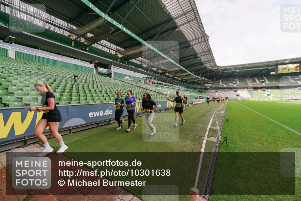 13.09.2026 - 21. swb-Marathon Bremen Michael Burmester http://msf.ph/oto/10301638 13.09.2026 10:46:54 Laufen im Stadion 10161, 10242, 10349, 10472, 10535, 10651, 10895, 10933, 10970, 11050, 11181, 11244, 11296, 11309, 11367, 11457, 11529, 11530, 11546, 11573, 11574, 11579, 11639, 11675, 11709, 11760, 11821, 12157, 12177, 12178, 12211, 12285, 12316, 12317, 12374, 12422, 12462, 10002, 10004, 10005, 10271, 10295, 10303, 10325, 10330, 10335, 10361, 10362, 10459, 10513, 10605, 10629, 10756, 10779, 10882, 10997, 10999, 11233, 11307 meine-sportfotos.de