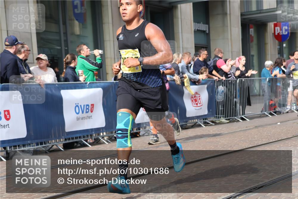 13.09.2026 - 21. swb-Marathon Bremen Strokosch-Dieckow http://msf.ph/oto/10301686 13.09.2026 10:49:55 Ziel 10170, 10452, 10876, 10923, 11111, 11128, 11178, 11415, 11497, 11499, 11680, 12045, 12240, 12269, 12510, 13562, 10452, 10508, 10593, 10709, 10966, 11005, 11007, 11035, 11183, 11717, 12380 meine-sportfotos.de