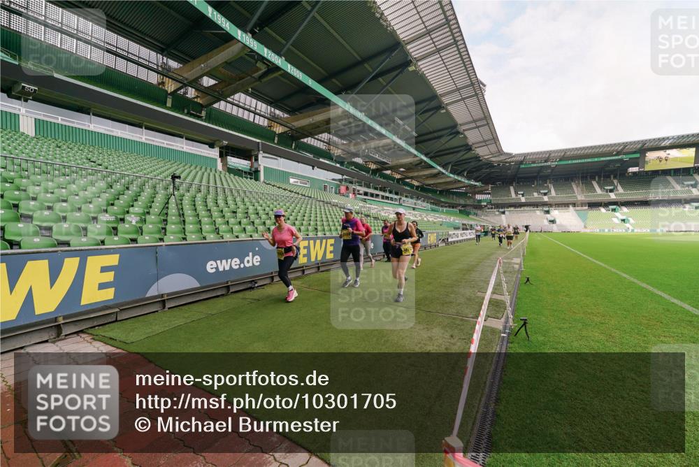 13.09.2026 - 21. swb-Marathon Bremen Michael Burmester http://msf.ph/oto/10301705 13.09.2026 10:47:23 Laufen im Stadion 10161, 10264, 10292, 10349, 10535, 10732, 10895, 10925, 10933, 10970, 11050, 11104, 11181, 11244, 11262, 11296, 11423, 11443, 11457, 11529, 11530, 11546, 11573, 11574, 11579, 11639, 11663, 11675, 11698, 11760, 12083, 12157, 12211, 12285, 12316, 12317, 12340, 12374, 12422, 12444, 12462, 12472, 10002, 10004, 10005, 10176, 10191, 10192, 10271, 10295, 10325, 10335, 10361, 10362, 10459, 10513, 10605, 10629, 10756, 10779, 10882, 10997, 10999, 11233, 11307 meine-sportfotos.de