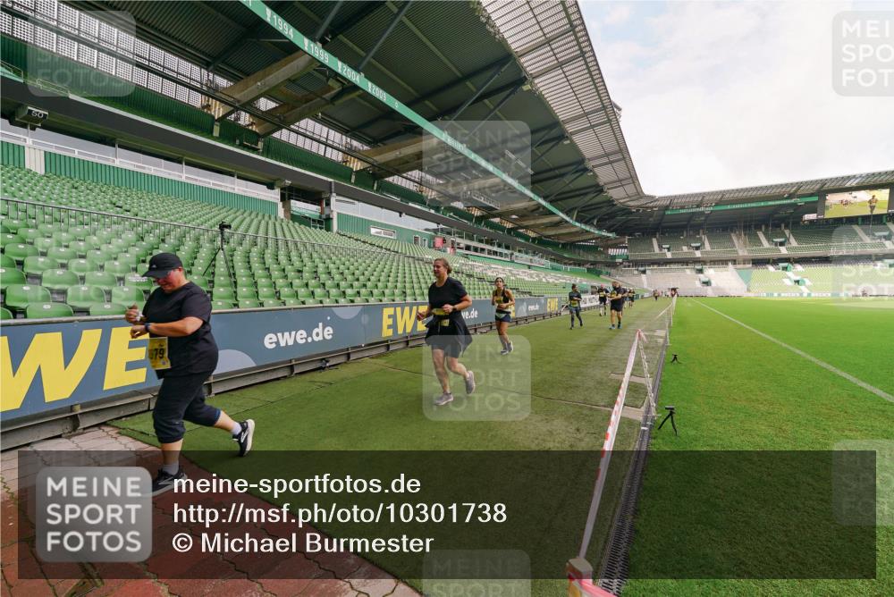 13.09.2026 - 21. swb-Marathon Bremen Michael Burmester http://msf.ph/oto/10301738 13.09.2026 10:47:39 Laufen im Stadion 10161, 10264, 10292, 10349, 10440, 10535, 10732, 10789, 10895, 10925, 10933, 10970, 11104, 11262, 11296, 11423, 11443, 11457, 11529, 11530, 11546, 11573, 11579, 11639, 11663, 11675, 11698, 12083, 12157, 12211, 12316, 12317, 12340, 12422, 12444, 12471, 12472, 12561, 10002, 10004, 10005, 10176, 10191, 10192, 10271, 10295, 10325, 10335, 10459, 10513, 10605, 10629, 10679, 10713, 10756, 10779, 10882, 10997, 10999, 11081, 11233, 11307 meine-sportfotos.de