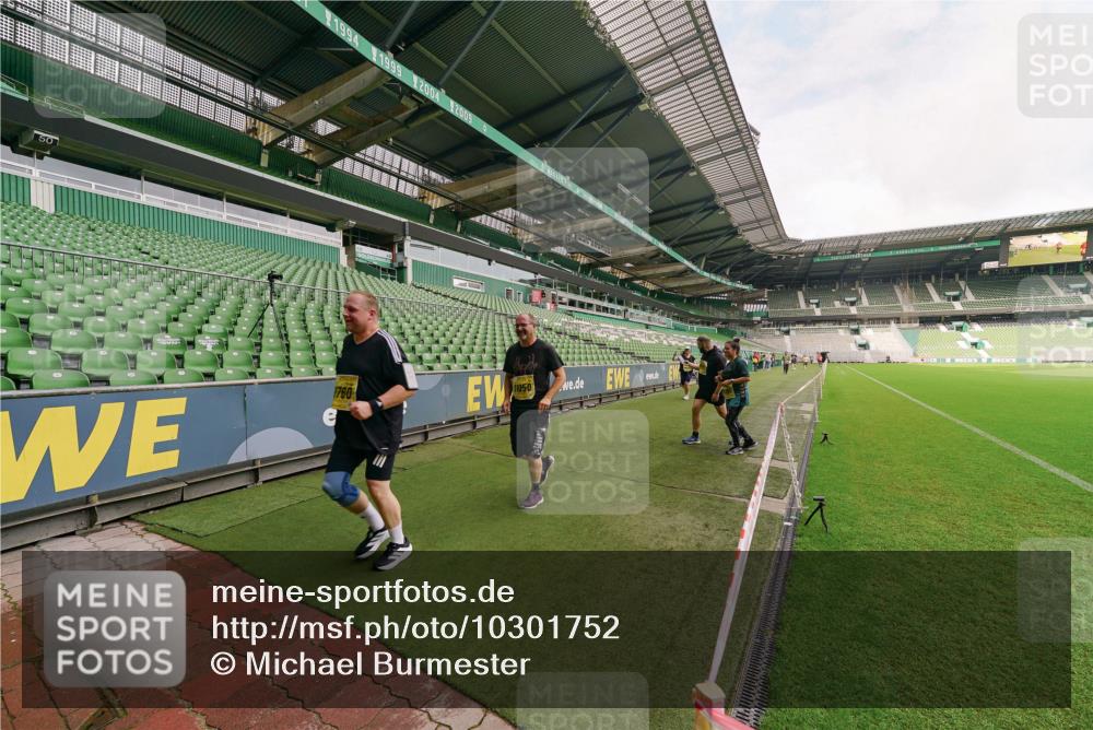 13.09.2026 - 21. swb-Marathon Bremen Michael Burmester http://msf.ph/oto/10301752 13.09.2026 10:47:48 Laufen im Stadion 10161, 10264, 10292, 10349, 10407, 10440, 10535, 10732, 10789, 10895, 10925, 10933, 10970, 11104, 11262, 11296, 11423, 11443, 11457, 11529, 11530, 11546, 11573, 11579, 11639, 11663, 11698, 12083, 12157, 12316, 12317, 12340, 12422, 12444, 12471, 12472, 12542, 12561, 10004, 10005, 10176, 10191, 10192, 10271, 10295, 10325, 10335, 10344, 10459, 10513, 10568, 10605, 10629, 10679, 10713, 10756, 10779, 10882, 10979, 10997, 10999, 11081, 11233, 11307 meine-sportfotos.de