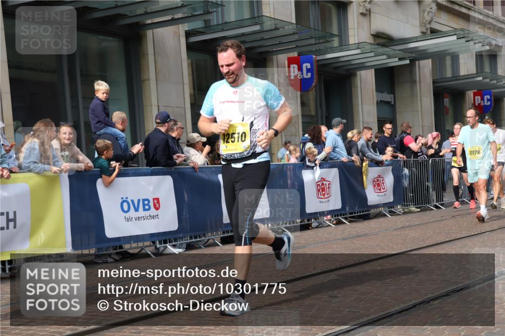 13.09.2026 - 21. swb-Marathon Bremen Strokosch-Dieckow http://msf.ph/oto/10301775 13.09.2026 10:49:58 Ziel 10170, 10233, 10525, 10840, 10876, 10923, 11111, 11128, 11178, 11497, 11499, 11622, 11680, 12045, 12078, 12240, 12269, 12447, 13562, 10452, 10508, 10593, 10709, 10966, 11005, 11007, 11035, 11183, 11415, 11717, 12380, 12510 meine-sportfotos.de