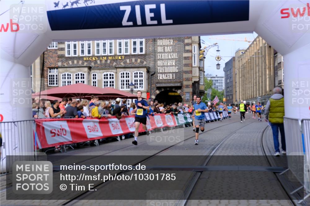 13.09.2026 - 21. swb-Marathon Bremen Tim E. http://msf.ph/oto/10301785 13.09.2026 10:44:01 Ziel 10742, 11019, 11607, 11948, 12250, 12253, 13509 meine-sportfotos.de