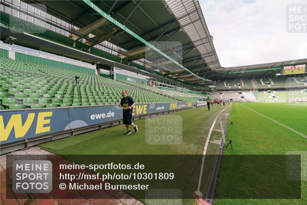 13.09.2026 - 21. swb-Marathon Bremen Michael Burmester http://msf.ph/oto/10301809 13.09.2026 10:48:58 Laufen im Stadion 10264, 10292, 10407, 10413, 10440, 10732, 10754, 10789, 10925, 11104, 11254, 11262, 11423, 11443, 11541, 11663, 11698, 11712, 11851, 11942, 11980, 12083, 12340, 12440, 12444, 12471, 12472, 12542, 12561, 10137, 10176, 10191, 10192, 10194, 10202, 10242, 10344, 10430, 10472, 10524, 10568, 10600, 10651, 10679, 10713, 10979, 11050, 11081, 11181, 11200, 11244, 11309, 11367, 11574, 11675, 11709, 11760, 11821, 12089, 12153, 12177, 12178 meine-sportfotos.de