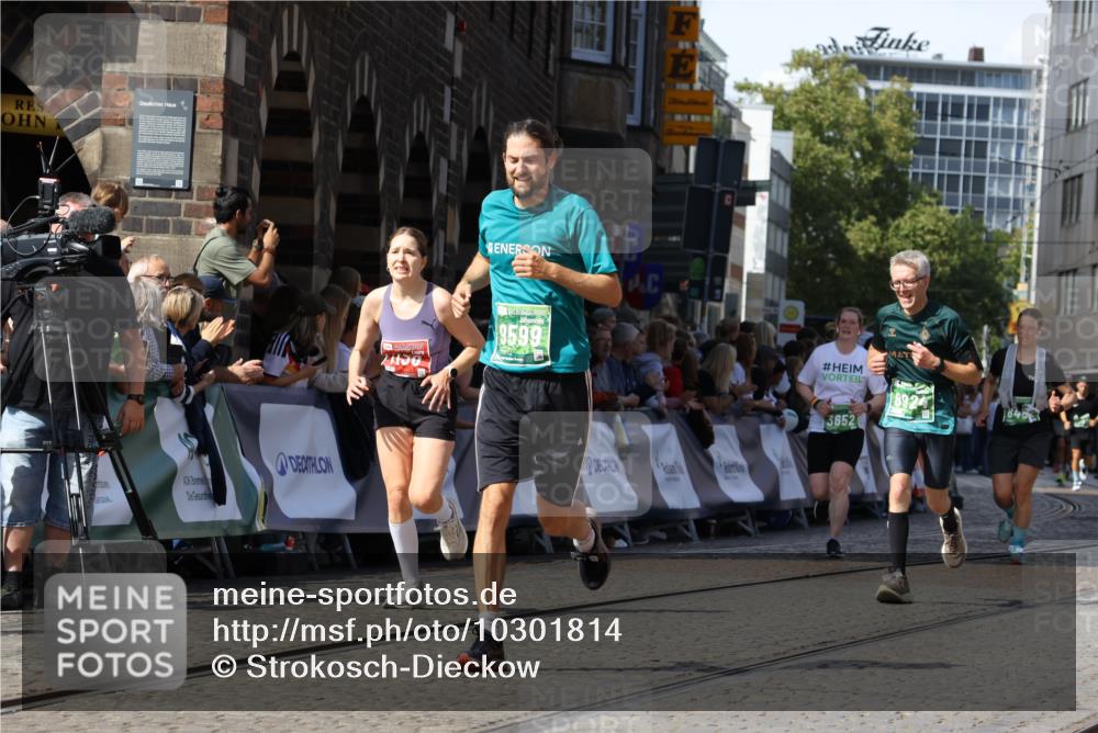 13.09.2026 - 21. swb-Marathon Bremen Strokosch-Dieckow http://msf.ph/oto/10301814 13.09.2026 13:21:57 Ziel 572, 1130, 1254, 2088, 2397, 2570, 2904, 3120, 3290, 3435, 3655, 3695, 3930, 4165, 5542, 6865, 7176, 8184, 8270, 8384, 8730, 8923, 9048, 9059, 9421, 9722, 13145, 148, 1601, 1645, 2051, 3021, 3652, 7625, 7917, 8452, 8924, 9599, 9839 meine-sportfotos.de