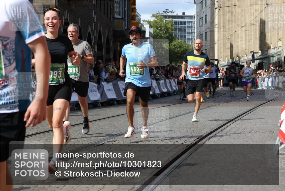 13.09.2026 - 21. swb-Marathon Bremen Strokosch-Dieckow http://msf.ph/oto/10301823 13.09.2026 13:29:52 Ziel 132, 1083, 1243, 1365, 1387, 1581, 2076, 2301, 2742, 2957, 3030, 3721, 4541, 4576, 5244, 5599, 6006, 6103, 6384, 6499, 6690, 6930, 7013, 7384, 7426, 7631, 7649, 7884, 8007, 8009, 8481, 8594, 8831, 9747, 9770, 10013, 13031, 1205, 1308, 1611, 1653, 1759, 1780, 1848, 2126, 3190, 3908, 5039, 5198, 5348, 5631, 6225, 6720, 6942, 6992, 6994, 7609, 7932, 8110, 8115, 8470, 9104, 9125 meine-sportfotos.de