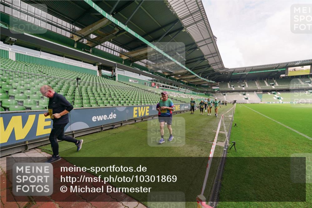 13.09.2026 - 21. swb-Marathon Bremen Michael Burmester http://msf.ph/oto/10301869 13.09.2026 10:49:55 Laufen im Stadion 10413, 10627, 10667, 10710, 10754, 11031, 11254, 11266, 11541, 11712, 11780, 11851, 11942, 11980, 12440, 10137, 10161, 10202, 10242, 10349, 10430, 10472, 10524, 10535, 10651, 10895, 10933, 10970, 11050, 11181, 11244, 11296, 11309, 11367, 11457, 11529, 11530, 11546, 11573, 11574, 11579, 11639, 11675, 11709, 11760, 11821, 12153, 12177, 12178 meine-sportfotos.de