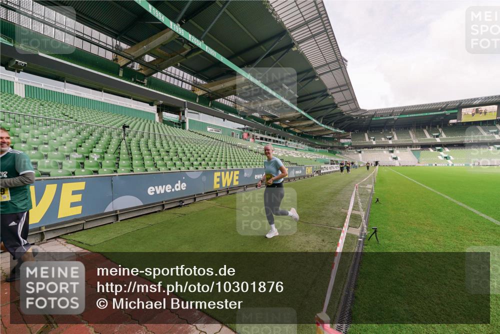 13.09.2026 - 21. swb-Marathon Bremen Michael Burmester http://msf.ph/oto/10301876 13.09.2026 10:50:02 Laufen im Stadion 10413, 10627, 10667, 10710, 10754, 11031, 11254, 11266, 11541, 11712, 11780, 11851, 11942, 11980, 12440, 10161, 10202, 10242, 10349, 10472, 10535, 10651, 10895, 10933, 10970, 11050, 11181, 11244, 11296, 11309, 11367, 11457, 11529, 11530, 11546, 11573, 11574, 11579, 11639, 11675, 11709, 11760, 11821, 12153, 12157, 12177, 12178 meine-sportfotos.de