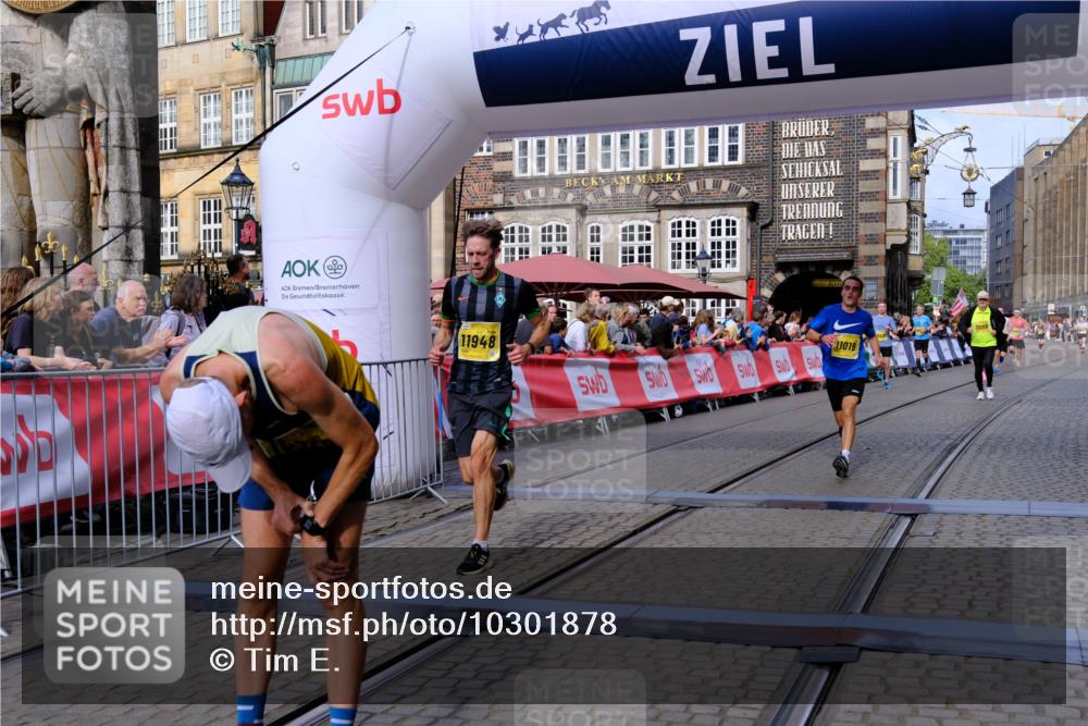 13.09.2026 - 21. swb-Marathon Bremen Tim E. http://msf.ph/oto/10301878 13.09.2026 10:44:05 Ziel 10337, 11019, 11208, 11312, 11614, 11930, 11948, 12250, 12253, 12436, 13509 meine-sportfotos.de
