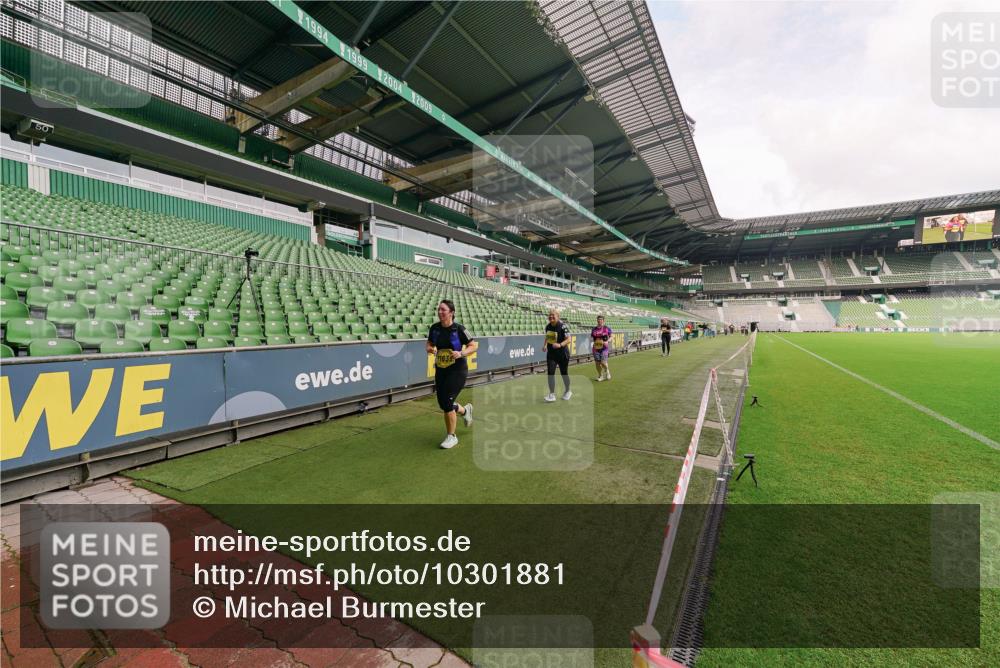 13.09.2026 - 21. swb-Marathon Bremen Michael Burmester http://msf.ph/oto/10301881 13.09.2026 10:50:12 Laufen im Stadion 10413, 10573, 10627, 10667, 10710, 10754, 11031, 11254, 11266, 11712, 11780, 11851, 11942, 12440, 10161, 10349, 10472, 10535, 10895, 10933, 10970, 11050, 11181, 11244, 11296, 11309, 11367, 11457, 11529, 11530, 11546, 11573, 11574, 11579, 11639, 11675, 11709, 11760, 11821, 12157, 12177, 12178 meine-sportfotos.de