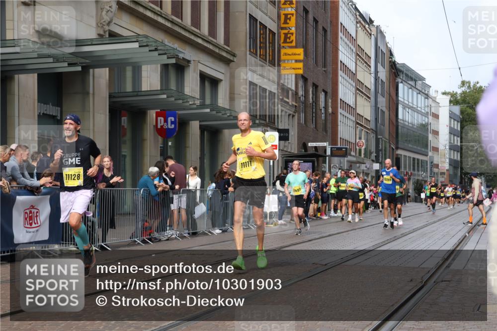 13.09.2026 - 21. swb-Marathon Bremen Strokosch-Dieckow http://msf.ph/oto/10301903 13.09.2026 10:50:07 Ziel 10170, 10233, 10525, 10840, 10923, 11111, 11178, 11220, 11276, 11497, 11499, 11622, 11664, 11680, 11742, 11774, 12045, 12078, 12269, 12447, 13562, 10452, 10508, 10593, 10876, 10966, 11005, 11035, 11128, 11183, 11415, 12240, 12380, 12510 meine-sportfotos.de
