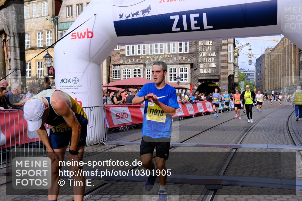 13.09.2026 - 21. swb-Marathon Bremen Tim E. http://msf.ph/oto/10301905 13.09.2026 10:44:07 Ziel 10337, 11019, 11208, 11312, 11447, 11614, 11930, 11948, 12250, 12253, 12436, 12559 meine-sportfotos.de