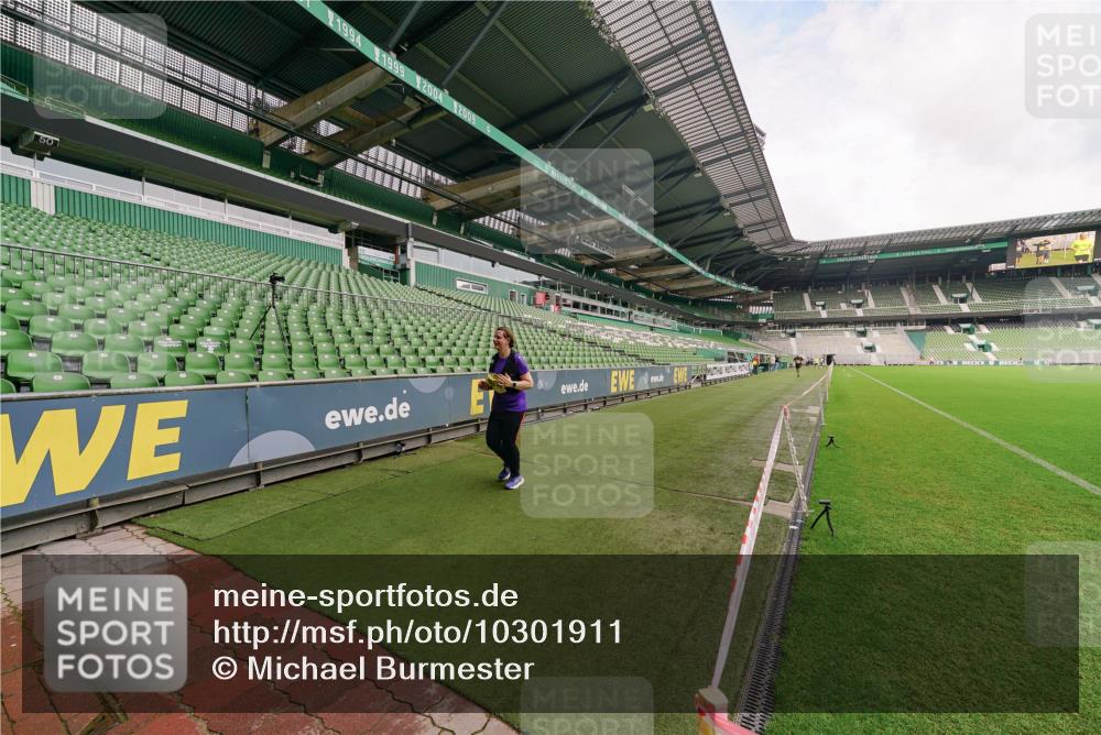 13.09.2026 - 21. swb-Marathon Bremen Michael Burmester http://msf.ph/oto/10301911 13.09.2026 10:50:57 Laufen im Stadion 10533, 10534, 10573, 10627, 10650, 10667, 10710, 10968, 11031, 11195, 11266, 11352, 11496, 11712, 11780, 11807, 12377, 12408, 12440, 12535, 10161, 10264, 10292, 10349, 10440, 10535, 10732, 10789, 10895, 10925, 10933, 10970, 11104, 11262, 11296, 11423, 11443, 11457, 11529, 11530, 11546, 11573, 11579, 11639, 11663, 11698, 12083, 12157, 12340, 12444, 12471, 12472, 12561 meine-sportfotos.de
