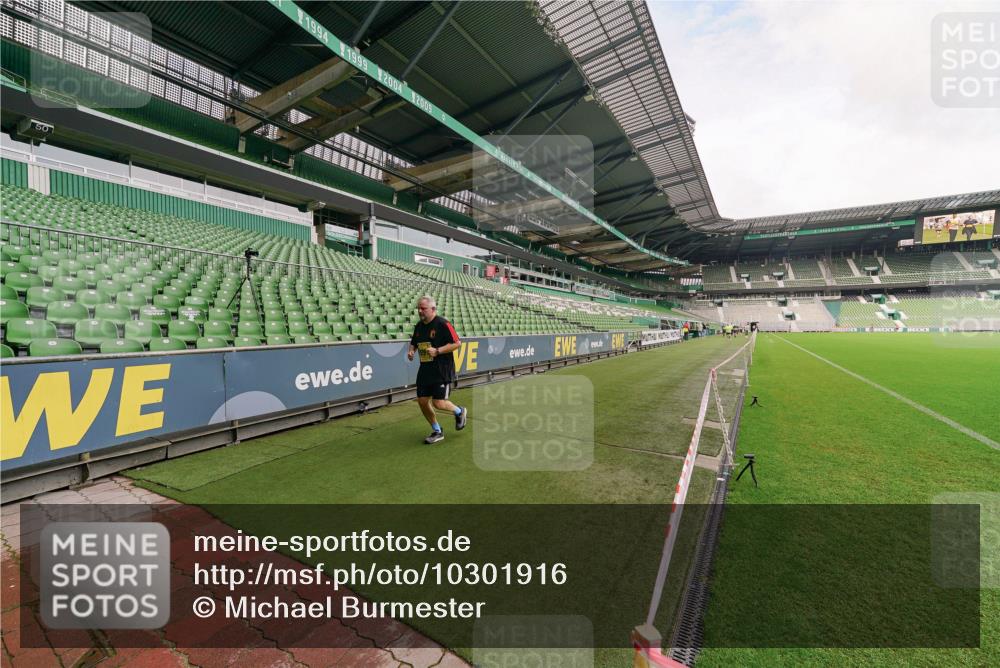 13.09.2026 - 21. swb-Marathon Bremen Michael Burmester http://msf.ph/oto/10301916 13.09.2026 10:51:10 Laufen im Stadion 10387, 10533, 10534, 10573, 10627, 10650, 10667, 10710, 10968, 11025, 11031, 11195, 11266, 11352, 11496, 11780, 11807, 12377, 12408, 12535, 12546, 10161, 10264, 10292, 10349, 10407, 10440, 10535, 10732, 10789, 10895, 10925, 10933, 10970, 11104, 11262, 11423, 11443, 11573, 11579, 11639, 11663, 11698, 12083, 12157, 12340, 12444, 12471, 12472, 12542, 12561 meine-sportfotos.de