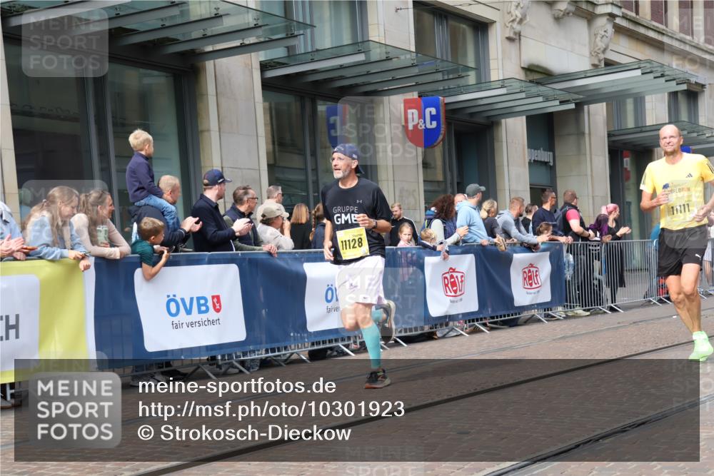 13.09.2026 - 21. swb-Marathon Bremen Strokosch-Dieckow http://msf.ph/oto/10301923 13.09.2026 10:50:08 Ziel 10170, 10233, 10525, 10840, 10923, 11111, 11178, 11220, 11276, 11497, 11499, 11622, 11664, 11680, 11742, 11774, 12045, 12078, 12269, 12309, 12447, 13562, 10452, 10508, 10593, 10876, 10966, 11005, 11035, 11111, 11128, 11183, 11415, 12240, 12380, 12510 meine-sportfotos.de