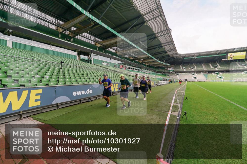 13.09.2026 - 21. swb-Marathon Bremen Michael Burmester http://msf.ph/oto/10301927 13.09.2026 10:51:40 Laufen im Stadion 10387, 10533, 10534, 10573, 10627, 10650, 10967, 10968, 11017, 11025, 11161, 11195, 11266, 11341, 11352, 11444, 11496, 11538, 11807, 12377, 12408, 12535, 12546, 10264, 10292, 10349, 10407, 10440, 10732, 10789, 10925, 11104, 11262, 11423, 11443, 11541, 11663, 11698, 11980, 12083, 12157, 12340, 12444, 12471, 12472, 12542, 12561 meine-sportfotos.de