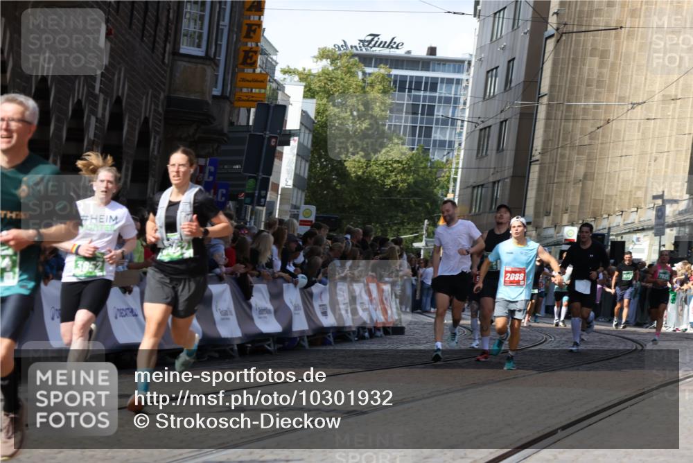 13.09.2026 - 21. swb-Marathon Bremen Strokosch-Dieckow http://msf.ph/oto/10301932 13.09.2026 13:22:00 Ziel 572, 1130, 1254, 2088, 2397, 2570, 3290, 3435, 3655, 3695, 3930, 3934, 4735, 5542, 6865, 7176, 8184, 8270, 8384, 8730, 8947, 9048, 9059, 9421, 10120, 13145, 148, 1601, 1645, 3021, 3652, 6621, 7625, 7917, 8452, 8924, 9839 meine-sportfotos.de