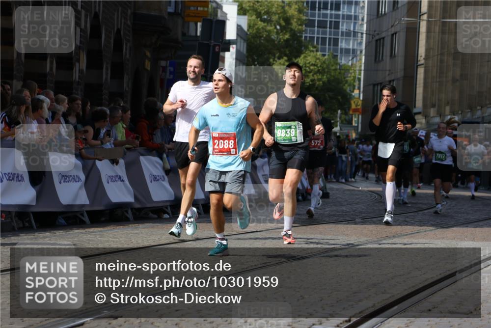 13.09.2026 - 21. swb-Marathon Bremen Strokosch-Dieckow http://msf.ph/oto/10301959 13.09.2026 13:22:03 Ziel 572, 1130, 1254, 2088, 2397, 2570, 3290, 3338, 3435, 3695, 3930, 3934, 4735, 5542, 6865, 6976, 7098, 7176, 8384, 8947, 9048, 9059, 9421, 10120, 13145, 1601, 1645, 2499, 3021, 3652, 4204, 4211, 6621, 7625, 7917, 8447, 8574, 9668, 9839 meine-sportfotos.de